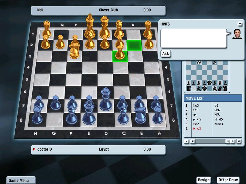 Immagine di una scacchiera digitale con pezzi dorati e blu, con un pedone verde evidenziato, mostra un'interfaccia di gioco online.