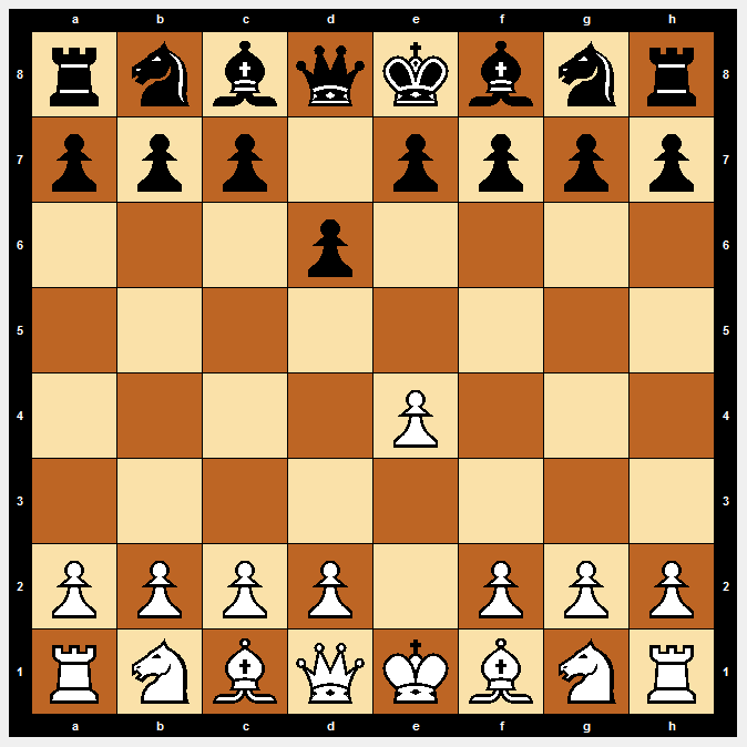 Scacchiera con pedine bianche e nere disposte all'inizio di una partita di scacchi. La pedina centrale bianca avanzata è un pedone.