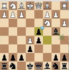 Scacchiera con pezzi bianchi e neri in gioco, movimento evidenziato per un pezzo nero.