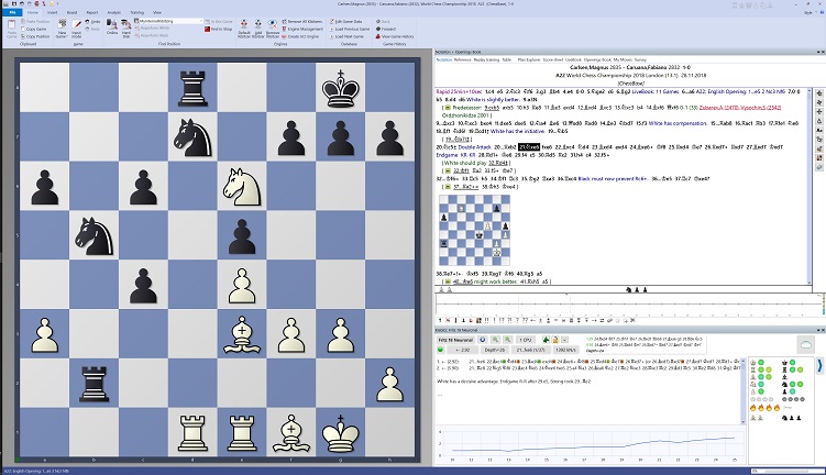 Scacchiera con pezzi bianchi e neri disposti in varie posizioni. Visibile un'interfaccia di programma di scacchi con annotazioni e movimenti.