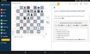 Schacchiera con pezzi in gioco e annotazioni sulla partita a sinistra.